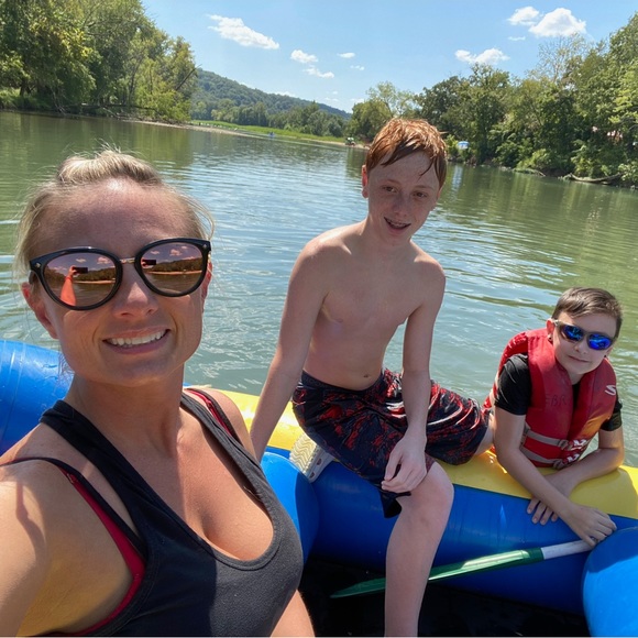 Meet your Posher, Cassie - Picture 5 of 8